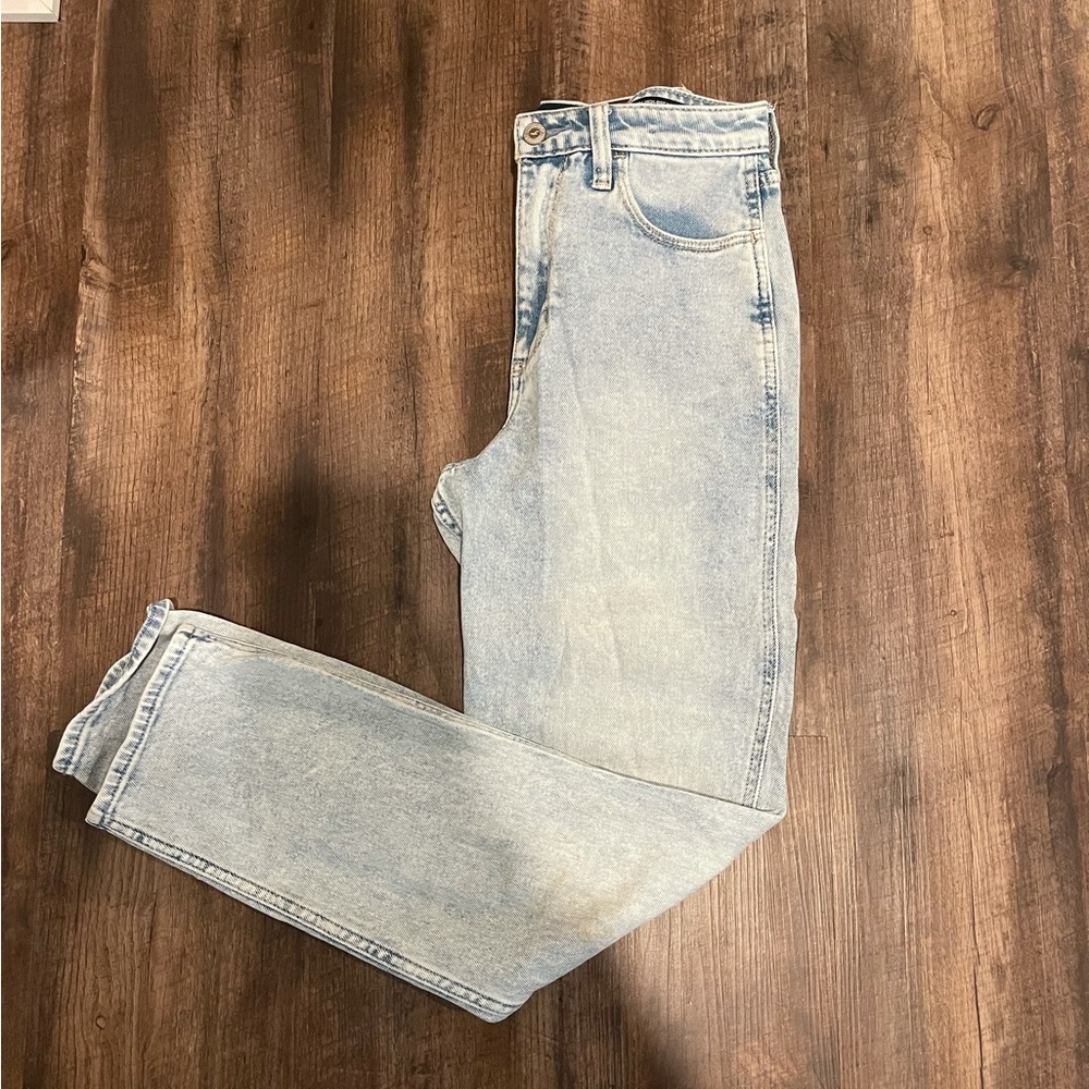 Hollister Ultra High Rise Mom Jeans Light Wash Size 3R
